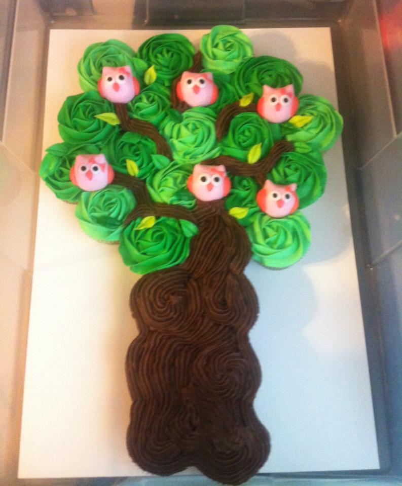 Baby shower cupcakes cake with fondant owls and leaves